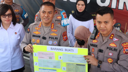 Usai Ditetapkan Sebagai Tersangka Penipuan, Mantan Kapolsek Mundu Jalani Sidang Kode Etik