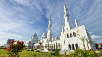 Tak Jadi Dipecat, Satpam Masjid Raya Sheikh Zayed Dipekerjakan Kembali