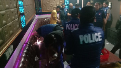 Cegah Peredaran Narkoba, Polisi Gelar Razia dan Tes Urine di Excecutive Club Hotel Satria Karimun