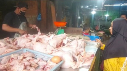 Sejumlah Pedagang Mengeluh, Jelang Idul Adha Harga Daging Ayam di Brastagi Naik Rp 40.000 Per Kilogram