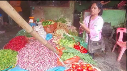 Pantauan Harga Bahan Pokok Jelang Idul Adha di Pusat Pasar Tradisional Brastagi, Sejumlah Bahan Pokok Mengalami Kenaikan