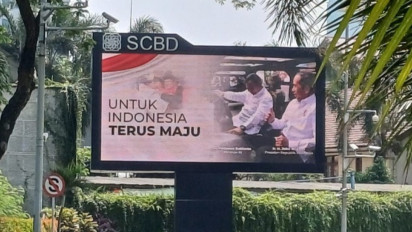 Wajah Jokowi & Prabowo Bertebaran di Jalanan Jakarta, Siti Juhro: Presiden Cawe-Cawe