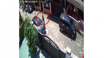 CCTV Pantau Aksi Pecah Kaca Mobil Bawa Satu Tas Jemaah Masjid Viral