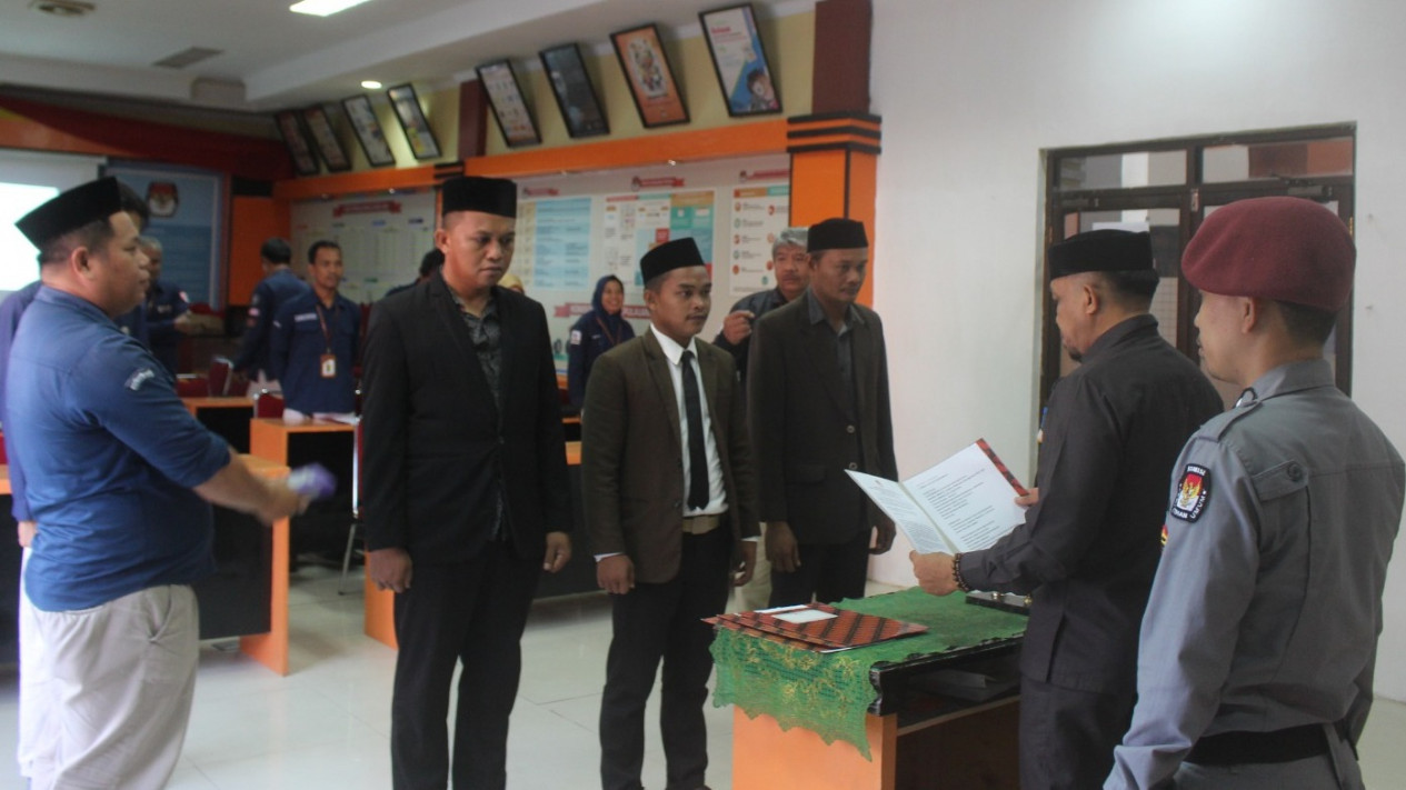 KPU Selayar Lantik Pengganti Anggota PPK dan PPS Yang Mengudurkan Diri
            - galeri foto
