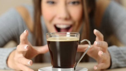 Dahsyat! dr. Zaidul Akbar Ungkap Manfaat Minum Kopi Tanpa Gula dan Makan Pisang di Pagi Hari, Ternyata Bisa...