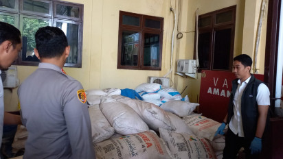 Timbun Pupuk Subsidi 7,1 Ton, Pemilik Kios Ditetapkan Tersangka Satreskrim Polres Probolinggo