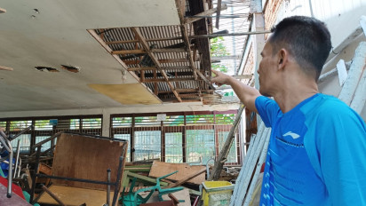 Miris, Akibat Ruang Kelas Rusak Siswa SMK Negeri 1 Tanjungpinang Terpaksa Belajar di Lapangan dan Musholla