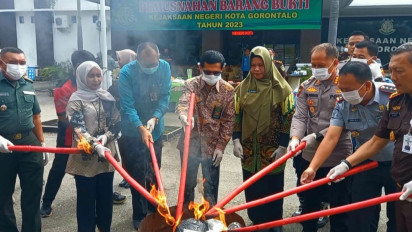 Kejari Kota Gorontalo Musnahkan Barang Bukti 62 Perkara Pidana