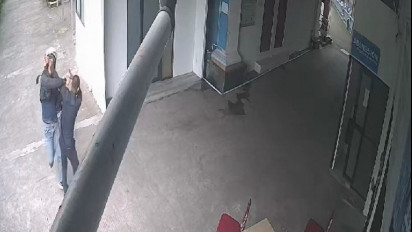 Terekam CCTV, Satpam Rumah Sakit di Tasikmalaya Dipukuli Membabi Buta Tanpa Sebab Oleh Pria yang Ngaku Sipir Lapas