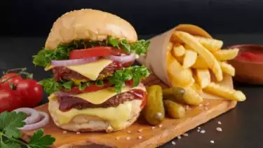 Ilustrasi makanan cepat saji.