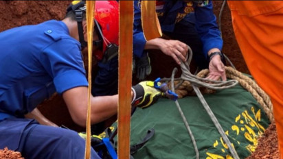 Momen Detik-detik Pemakaman Fajri Pria Berbobot 300 Kg, Gulkarmat Akui Kesulitan