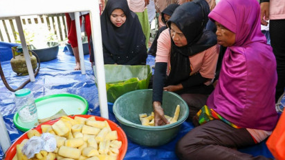 Relawan Mak Ganjar Bimbing Masyarakat Membuat Tapai dari Singkong