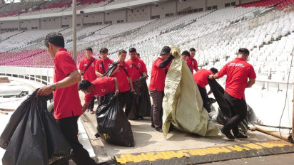 H-1 Bulan Bung Karno di GBK, Anak Muda Binaan PDIP Bersih-Bersih Sampah