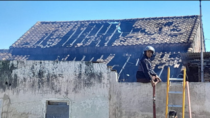 Dilalap Kobaran Api, Rumah Janda di Probolinggo Ludes Terbakar