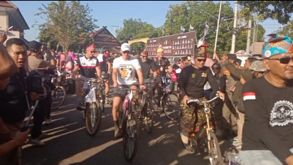 Welcome Ceremony MXGP Samota 2023, Riders Diarak Naik Dokar dan Sepeda Ontel