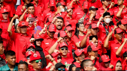 Butet Kartaredjasa di Panggung PDIP: Capres Pandir hingga Si Hobi Culik, Sindir Siapa?