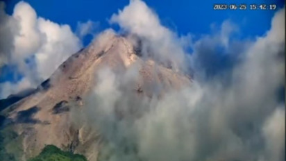 Gunung Merapi Luncurkan 7 Kali Guguran Lava Pijar, Jarak Luncur Maksimal 1,8 Kilometer