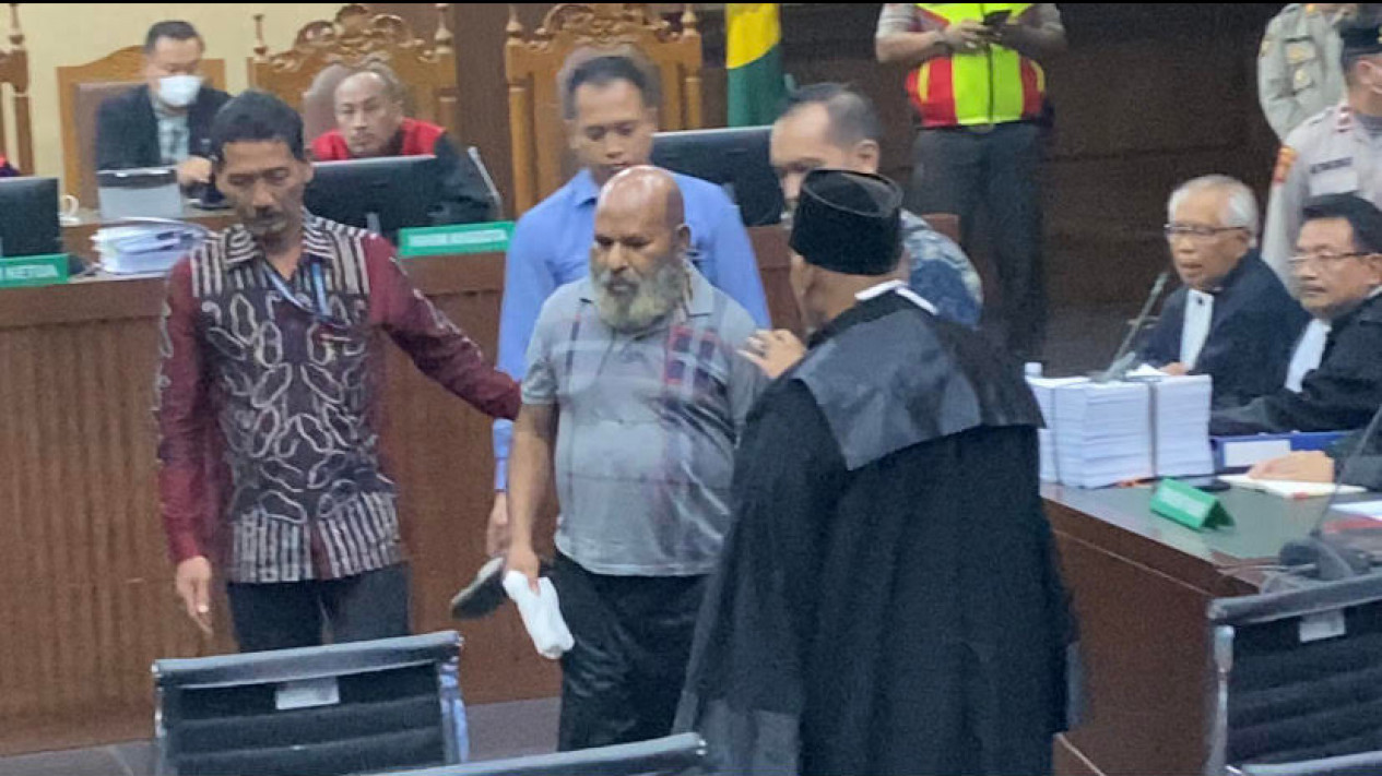 Keluarga Apresiasi Majelis Hakim Terkait Kesehatan Gubernur Papua Non Aktif Lukas Enembe
            - galeri foto