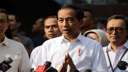 Jokowi Blusukan Pagi-Pagi ke Pasar Palmerah, Cek Harga Sembako