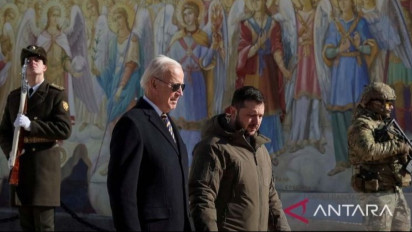Biden dan Zelensky Bahas Dukungan bagi Ukraina