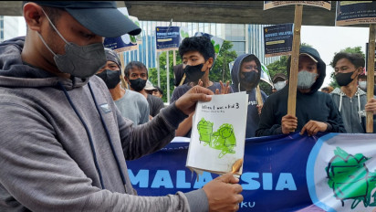 Aktivis Corong Rakyat Desak Kedubes Malaysia Tindak Penulis Komik 'When I Was a Kid edisi ke-3'