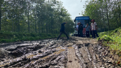 Infrastruktur Jalan Rusak dan Sulit Dilalui Saat Napak Tilas Dolok Simbolon, Bupati Simalungun: Perlu Diekspose