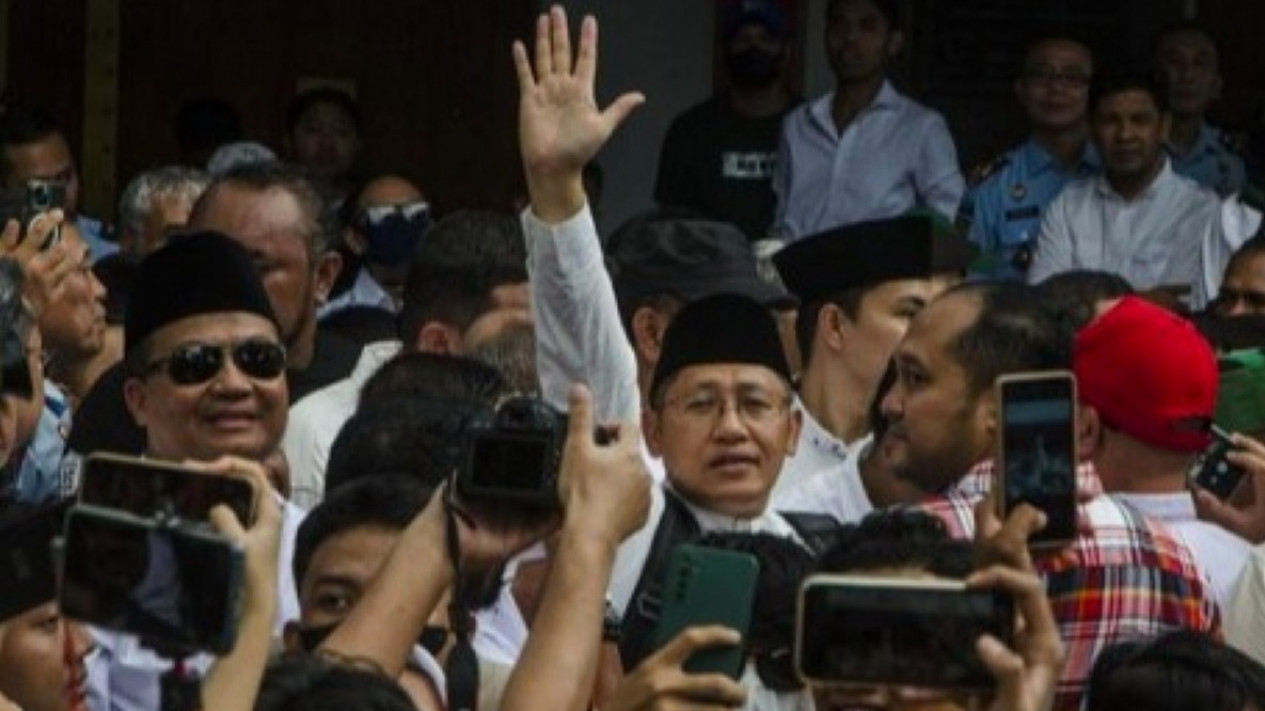 Guru Besar Ilmu Hukum: Gantung Anas Urbaningrum di Monas Masihkah Relevan?
            - galeri foto