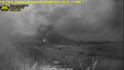 Gunung Semeru kembali Erupsi Muntahkan Awan Panas Guguran Sejauh 5 Km ke Arah Besuk Kobokan, Warga Siaga