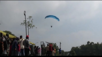 Ajang Paralayang di Kota Batu Tawarkan Sensasi Baru yang Menghipnotis Wisatawan