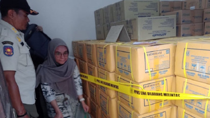 Tak Berizin. Satpol PP Segel Rumah di Tanjungpinang yang Dijadikan Gudang Alat Kesehatan