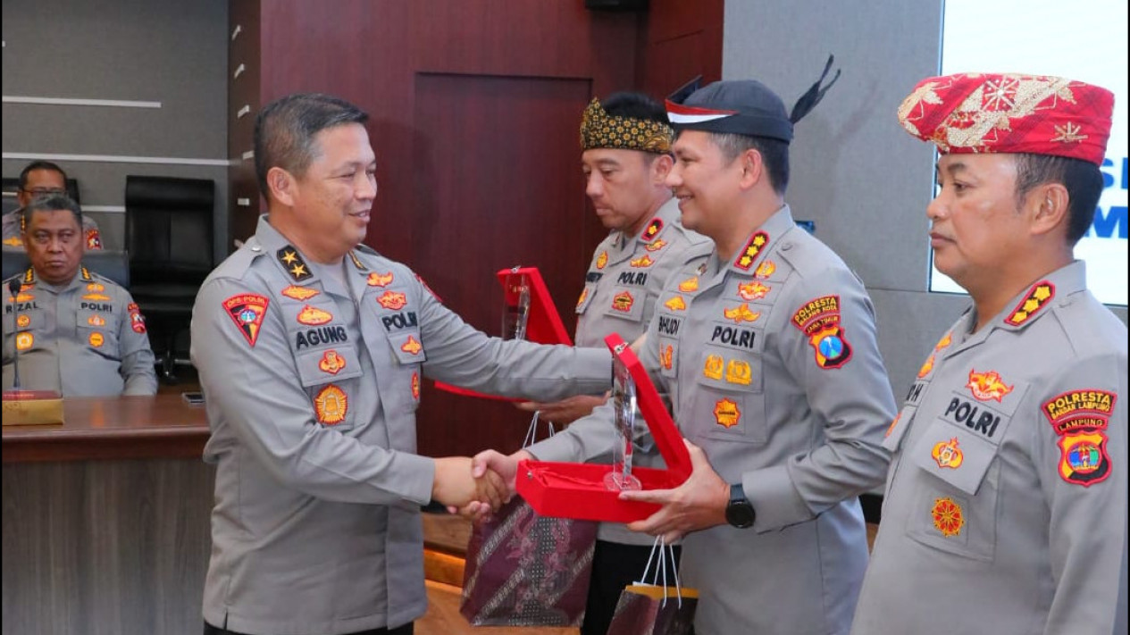 Hari Bhayangkara ke-77, Polresta Malang Kota Raih Peringkat 2 dalam Lomba Layanan Polisi 110
            - galeri foto