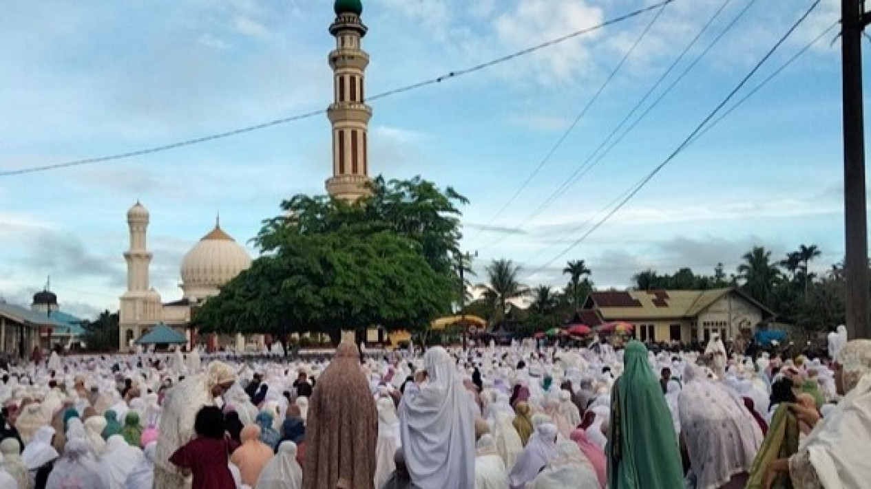 Ribuan Muslim Pengikut Thariqat Syattariyah di Nagan Raya Aceh Sudah Rayakan Idul Adha
            - galeri foto
