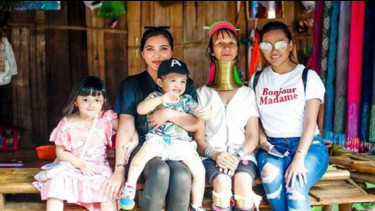 Tradisi Unik Suku Karen, Panjangkan Leher untuk Terlihat Cantik