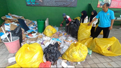 Kreatif! Siswa SD di Banyuwangi Diajak Kelola Sampah Sejak Dini  