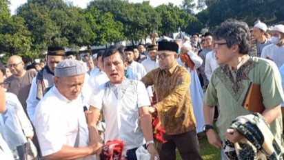 Copet HP Seusai Salat Iduladha di Masjid Al-Azhar, Seorang Pria Diamankan