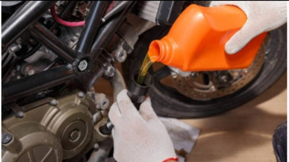 Rekomendasi 3 Oli Motor Matic dan Non Matic Terbaik Harga Murah 2023