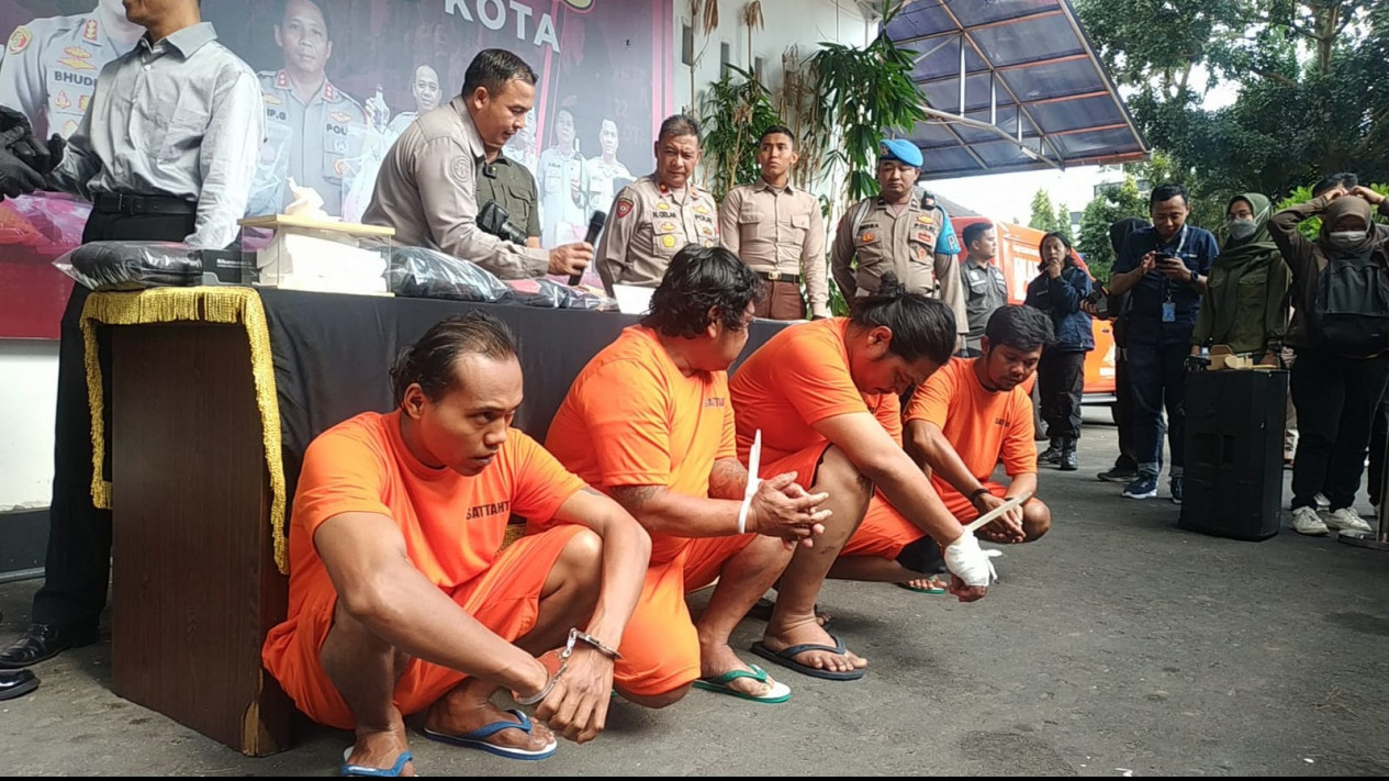 Empat Pelaku Penganiayaan Pria Bakalan Malang DItangkap
            - galeri foto