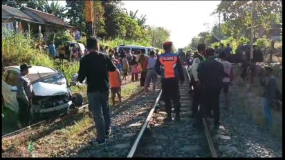 Mobilio Berpenumpang Tersambar KA Sritanjung di Banyuwangi