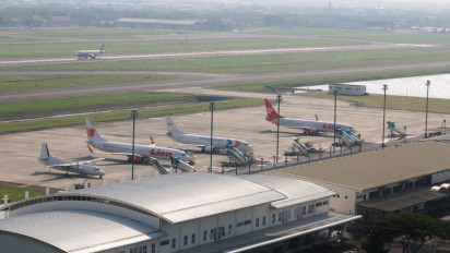 Tak Biasa, Penumpang Pesawat Jakarta-Surabaya Lahirkan Bayinya di Kursi Belakang Saat akan Mendarat 