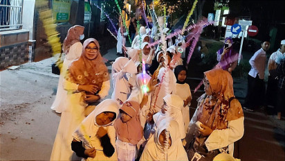 Takbir Keliling, Ratusan Santri Berjalan Kaki Gemakan Suara Takbir Sambut Idul Adha