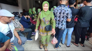 Warga di Kampung Padat Penduduk dapat Pembagian Daging Kurban dari Gubernur Jatim, Sumbangkan 7 Ekor Sapi