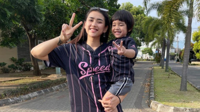 Potret Yolla Yuliana Berkurban saat Iduladha 1444 H, Ada Domba dan Ular