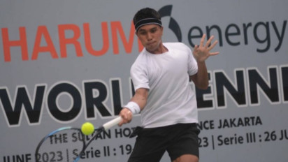 Rifqi Fitriadi Melangkah ke Perempat Final Harum Energy World Tennis 2023