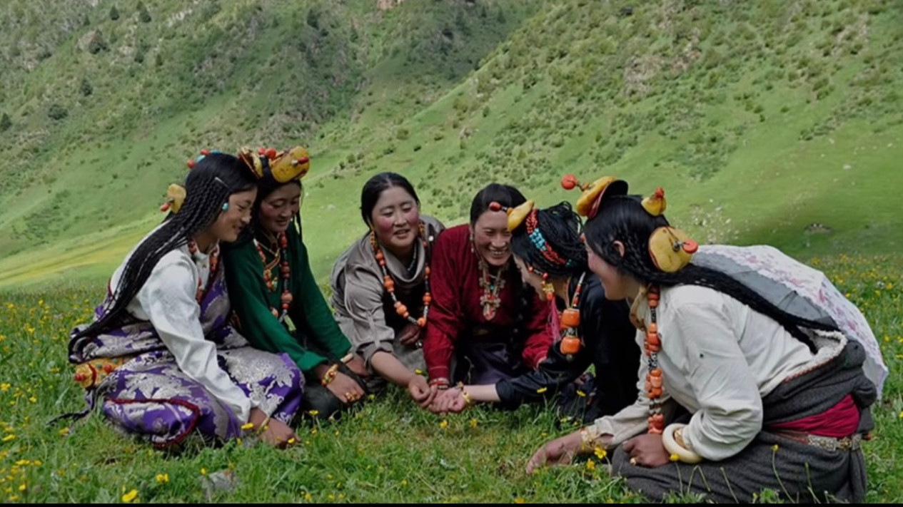 Tradisi Suku Kalash, Pria Diasingkan Bersama Kambing Sebelum Tidur dengan Wanita Pilihan
            - galeri foto