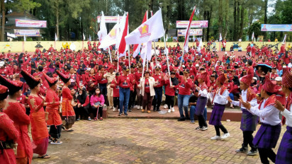 Ribuan Warga Tanah Karo Meriahkan Gerak Jalan Santai Deklarasi Relawan 'Prabowo for Presiden'