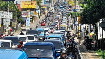 Arus Lalu Lintas Puncak-Bogor Masih Padat, Polisi Berlakukan Jalan Satu Arah ke Arah Jakarta