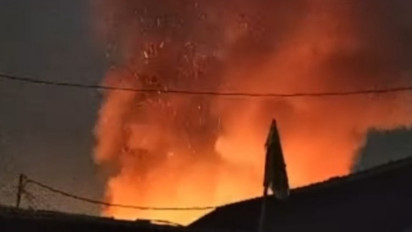 Kebakaran di Depan Mall Citra Klender, Gulkarmat Terjunkan 80 Personel