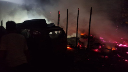 Kesekian Kalinya Damkar Tak Datang, 1 Rumah, 1 Mobil dan 3 Motor Hangus Terbakar