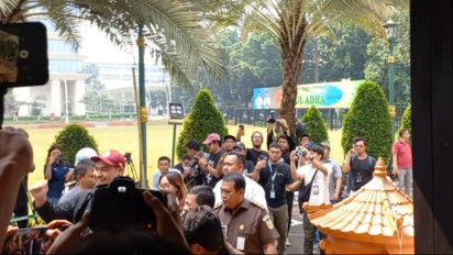 Menpora Dito Penuhi Janji Datangi Kejagung, Tersenyum Disinggung Korupsi BTS