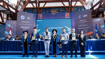 Dubes RI untuk Jepang, Heri Akhmadi Terima Penghargaan Ganesa Wirya Jasa Utama dari Institut Teknologi Bandung